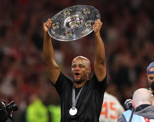Juara Bundesliga ke-35 Bayern Kini Incar Treble Bersama Kompany